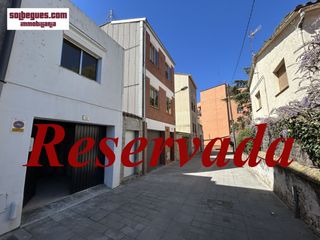D�plex a Pasatge riera 12. Begues centro piso duplex terraza y garaje particular