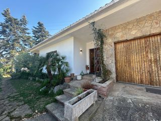 Casa a Begues. Begues can sadurni acogedora casa en una planta con amplio jardi