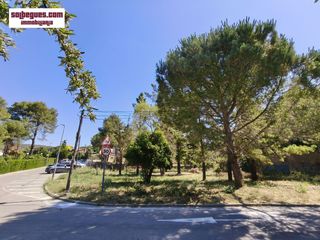 Terreno residenziale in Maladeta 2. Begues bon solei  terreno esquinero plano orientado sur