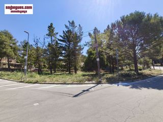 Wohngrundstück in Maladeta 2. Begues bon solei  terreno esquinero plano orientado sur
