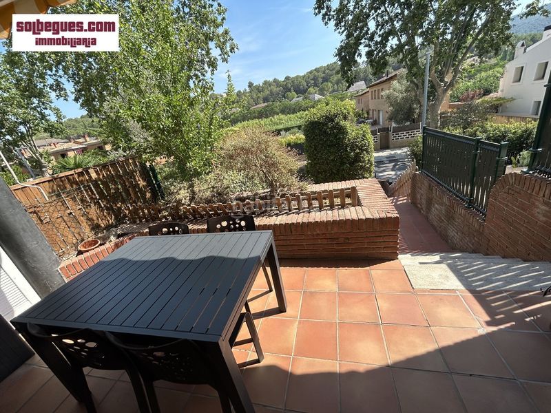 Foto efcd3f97-c6c0-48ad-9a94-d12c48377bdc. Casa adossada amb calefacció aparcament piscina a Begues