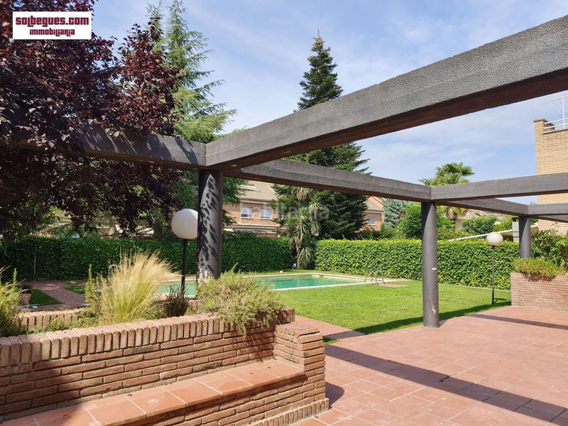 Foto f64d6a44-6f88-407a-9d93-cce7793a6a85. Casa adossada amb calefacció aparcament piscina a Begues