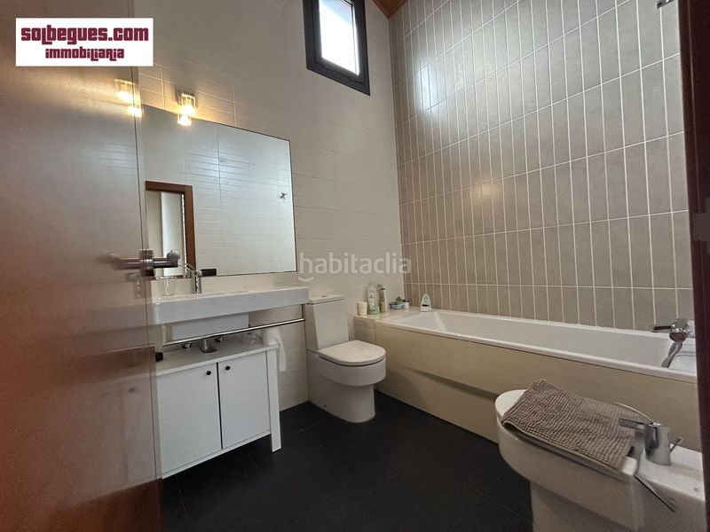 Foto b0e4ad3a-2872-47c5-892a-b7839084e2ae. Casa con riscaldamento parcheggio piscina in Begues
