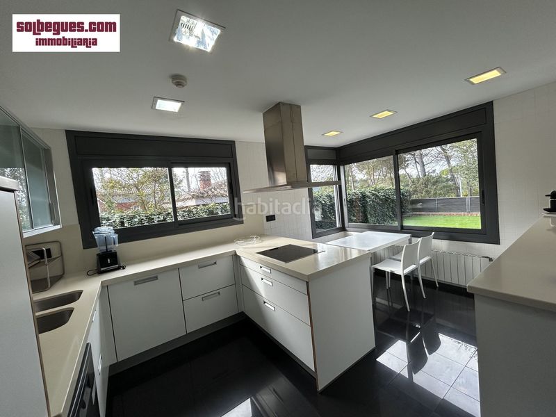 Foto be612a5c-4ed1-449b-bc54-6c62e322b940. Casa con riscaldamento parcheggio piscina in Begues