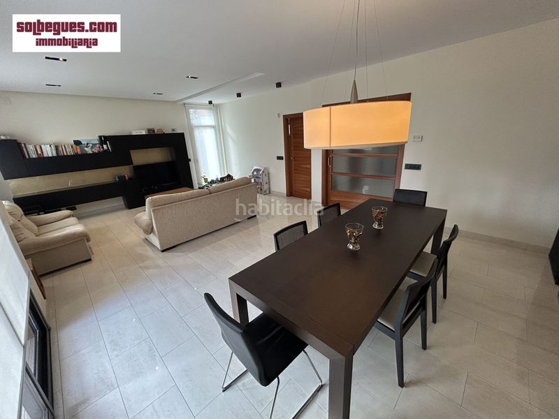 Foto efc6089a-1a96-4217-ae79-2a56f5ca920f. Casa con riscaldamento parcheggio piscina in Begues