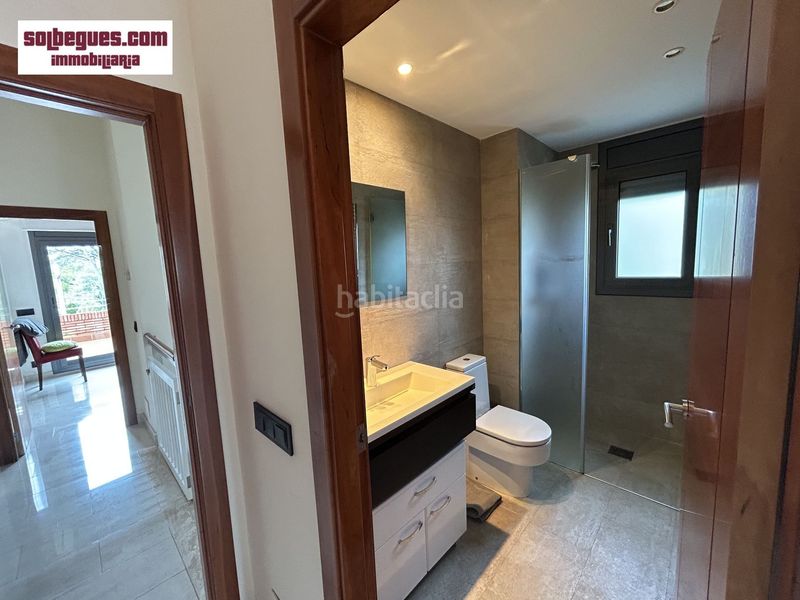 Foto f5713e91-edcb-4d53-8d7c-27a36a4809ba. Casa amb calefacció aparcament piscina a Begues