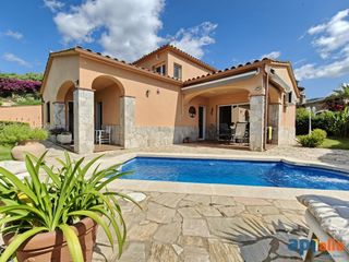 Chalet  Avinguda mas santet. Chalet en venta en calonge
