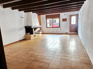 Mas  Vermell. Oportunidad única junto al mar casa de pueblo para reformar en s