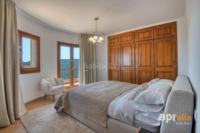 Foto d38da125-6d67-4dad-8055-342d729fa2f2. Casa amb xemeneia calefacció aparcament piscina a Calonge