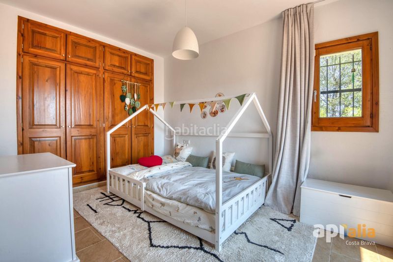 Foto f49fd46a-507a-462a-b8b9-5dd3fafbe8fb. Casa amb xemeneia calefacció aparcament piscina a Calonge