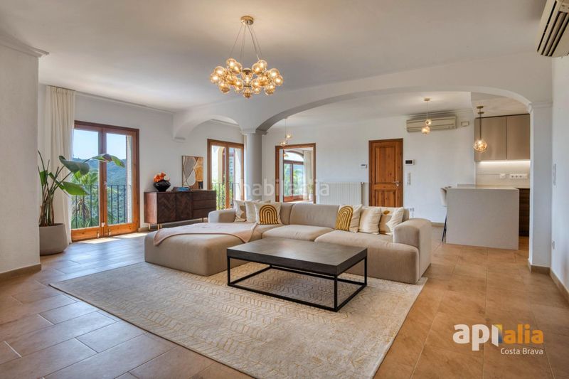 Foto f6359c4a-1175-4ff4-83d4-f685ed470c81. Casa amb xemeneia calefacció aparcament piscina a Calonge