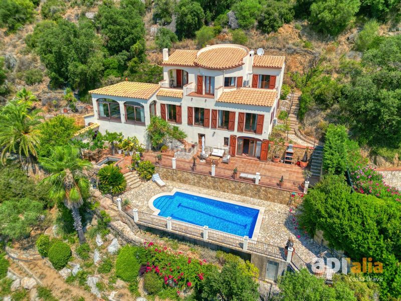 Foto fd511469-bdfe-4b07-9dee-ff008c2060fa. Casa amb xemeneia calefacció aparcament piscina a Calonge