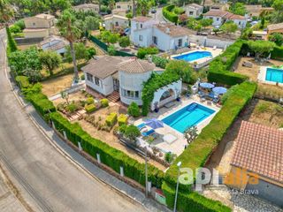 Xalet  Carrer d'olot. Chalet en venta en calonge