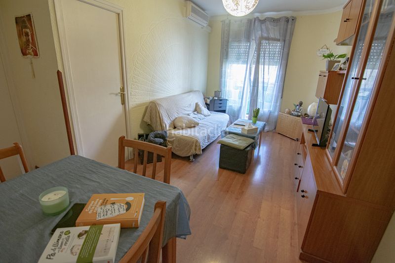 Foto a0ee5fa5-2590-45f1-b7df-8e5ab0d10790. Piso en Prosperitat Barcelona