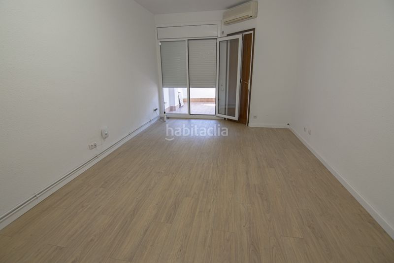 Foto b671b37d-d977-48fe-92e0-989065cd960d. Pis amb calefacció a El Camp de l´Arpa del Clot Barcelona