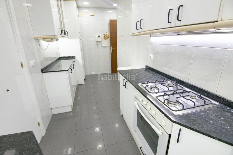 Foto a640dd9f-2c43-49bf-bac3-aca86b4e74f5. Piso en El Camp de l´Arpa del Clot Barcelona