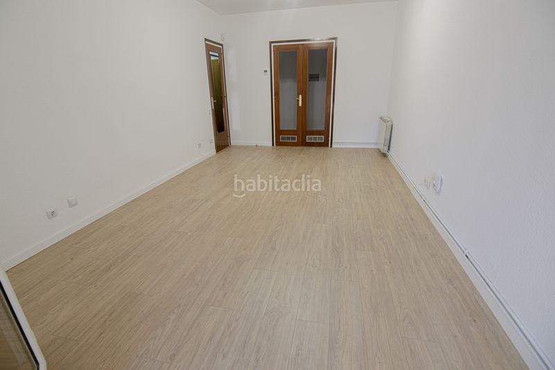 Foto f09893c7-d803-4ec3-806c-54f860d08de3. Piso en El Camp de l´Arpa del Clot Barcelona