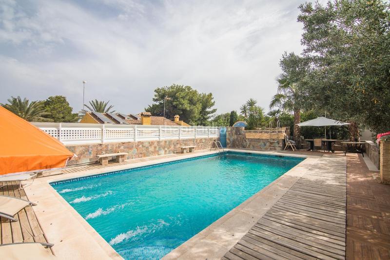 Foto 239b9d5d-1cce-402d-8da5-97a4f7cc7258. Casa tu hogar soñado en villamontes vivienda de 3 dormitorios, con parcela privada de 1250 m2 en Sant Vicent del Raspeig