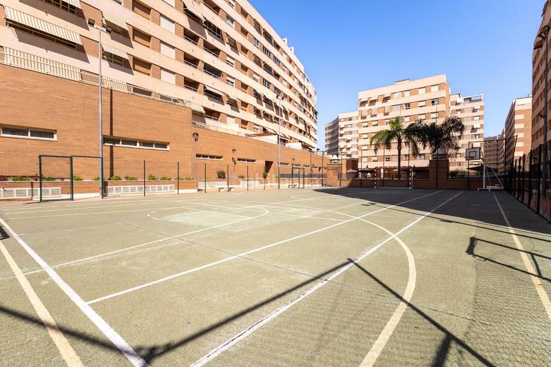 Foto 4b06eaa0-ebda-4e15-8749-6faabc18dbd0. Pis amb calefacció aparcament piscina a Paus - Polígono San Blas Alicante