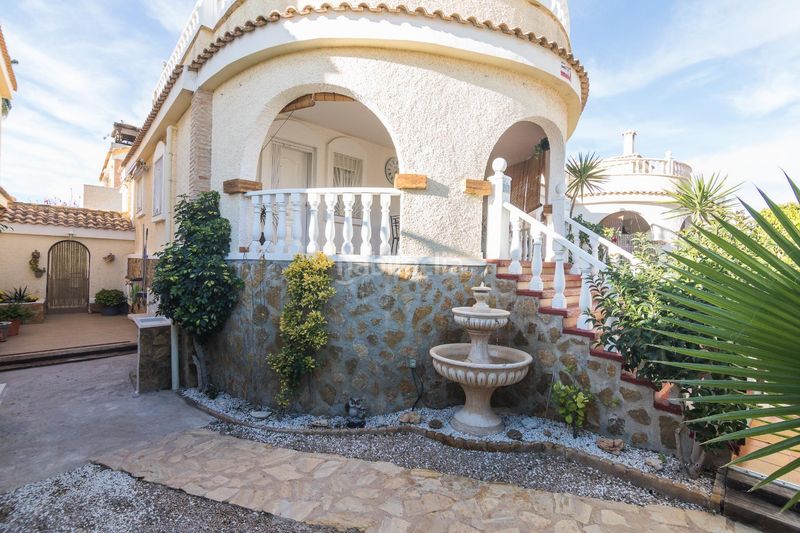 Foto b3e47667-6b7c-4c24-873e-2484d1863967. Casa amb aparcament a Monforte del Cid