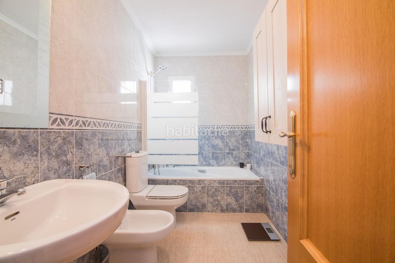 Foto bc6e2de0-87fe-4e59-ac53-17824d121f6f. Casa amb aparcament a Monforte del Cid