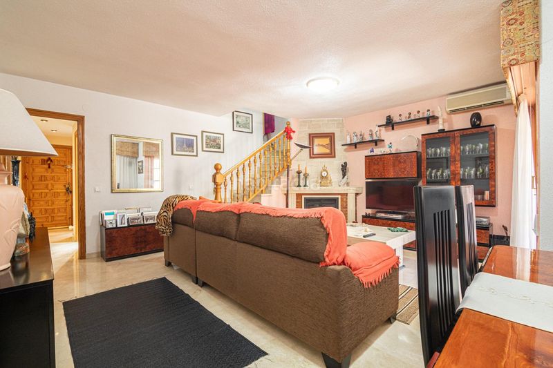 Foto da3c3bae-9c8b-4c83-bede-a80b17e38490. Casa adossada amb aparcament piscina a Cabo de las Huertas Alicante