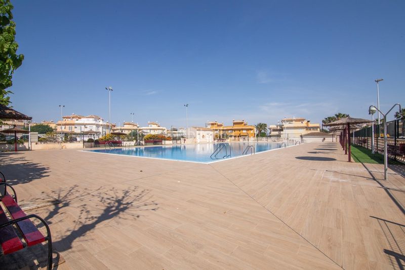 Foto b42545a4-db7a-439c-b19e-a9dafdd47413. Maison avec parking piscine dans Monte Faro-Altomar II Santa Pola
