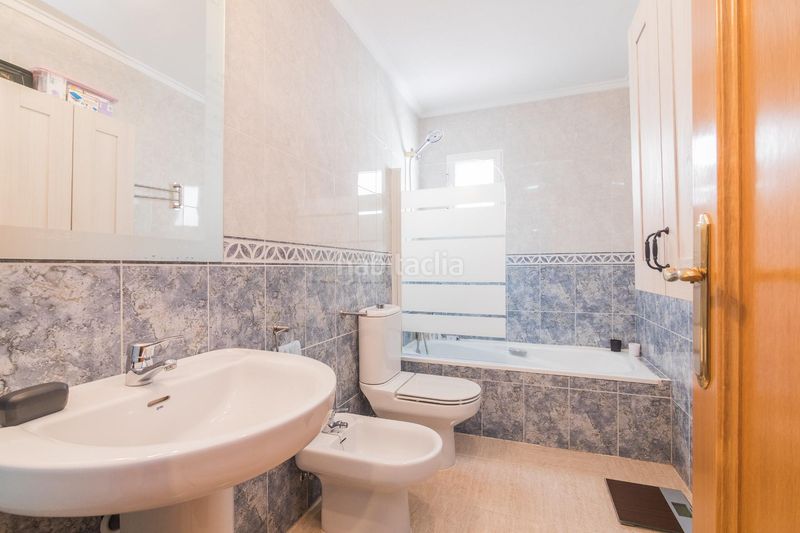 Foto ee3dd918-93ba-48a8-ad9d-f2b553a191f2. Casa amb aparcament a Monforte del Cid