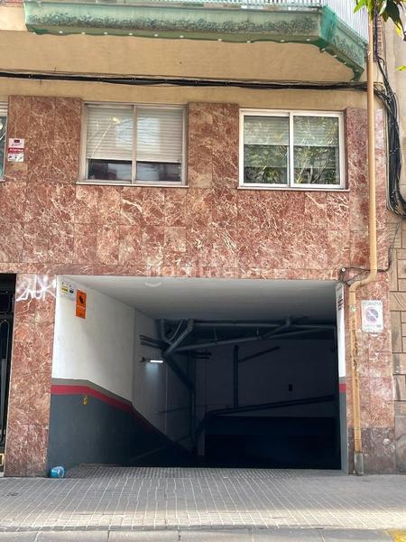Foto 7da08309-ac00-43b3-8fc6-841bc5b9dcf7. Lloguer aparcament cotxe a carrer de guifré 100 a Badalona