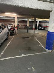 Miete Autoparkplatz in Carrer d'arnús 41. Parking en el centro de badalona