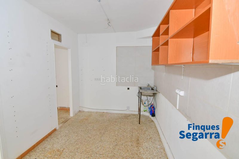 Foto 95e4dd56-3821-4dd6-a5d7-1454c6c9fbeb. Alquiler local comercial pequeño local céntrico en comaruga en Coma-ruga
