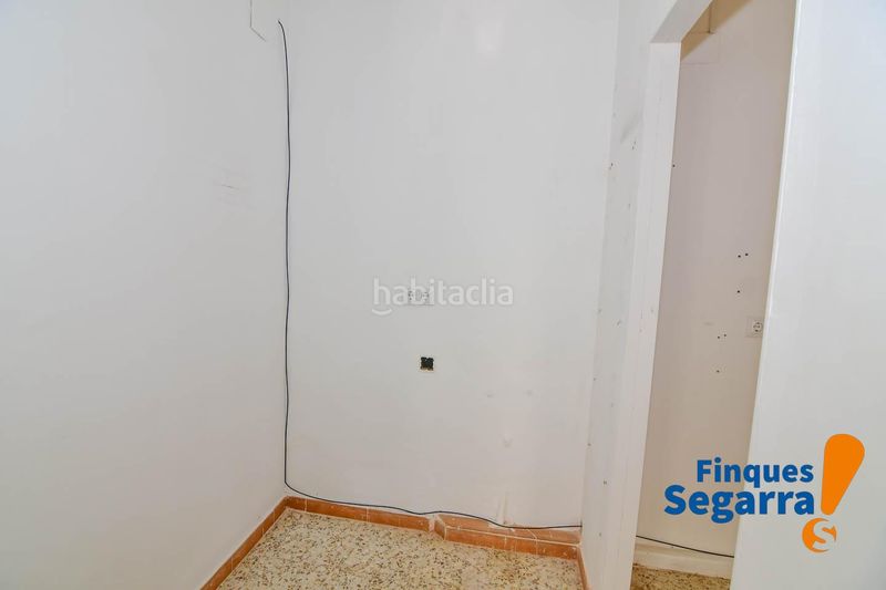 Foto f1c8f9c5-5fc2-4f86-990d-e09a043d391b. Alquiler local comercial pequeño local céntrico en comaruga en Coma-ruga
