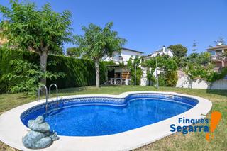 Casa  Carrer d'anselm clavé. Descubre la exclusividad en els masos!