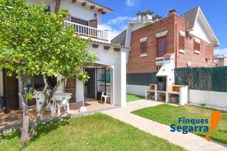 Maison  Egea. Casa con jardín esquinero a 350 m del mar!