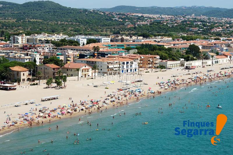 Foto b214a231-f8db-4cb7-b9dc-0d03f78bc3d0. Casa adossada a Coma-ruga platja Coma-ruga