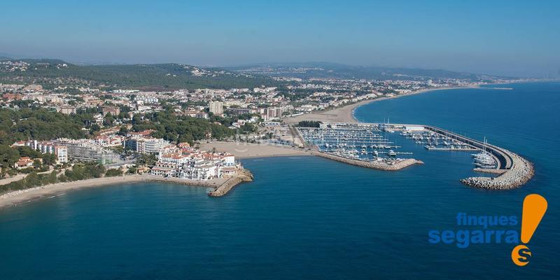 Foto cadb51f2-71b3-4f44-8be6-40b7cd26a745. Casa adossada a Coma-ruga platja Coma-ruga