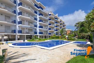 Location Appartement  Carrer mas garbí. Piso de tres dormitorios y excelente zona comunitaria en roda de