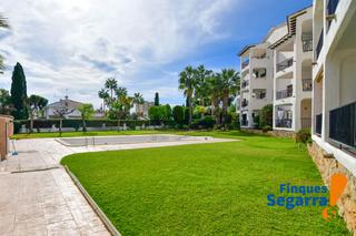 Appartement  De la platja. Piso reformado con parking, trastero y piscina en roda de berà!