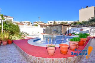 Maison  Carrer miguel àngel. A 400 m del mar, con piscina y cerca de los servicios!