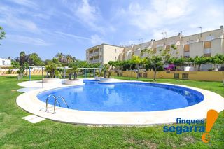 Casa adossada  Mas garbí. Disfruta de la costa con tranquilidad!