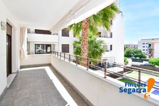 Flat  Del mas rubió. Apartamento con zona comunitaria y piscina