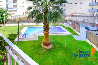 Pis  De la garrotxa. Piso con amplia terraza, piscina comunitaria y excelente ubicaci