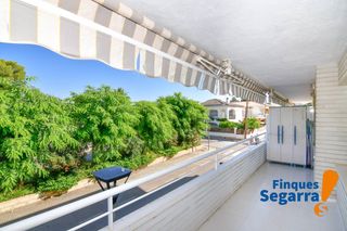 Flat  Calle olot. A 500m de la playa, con párquing y trastero