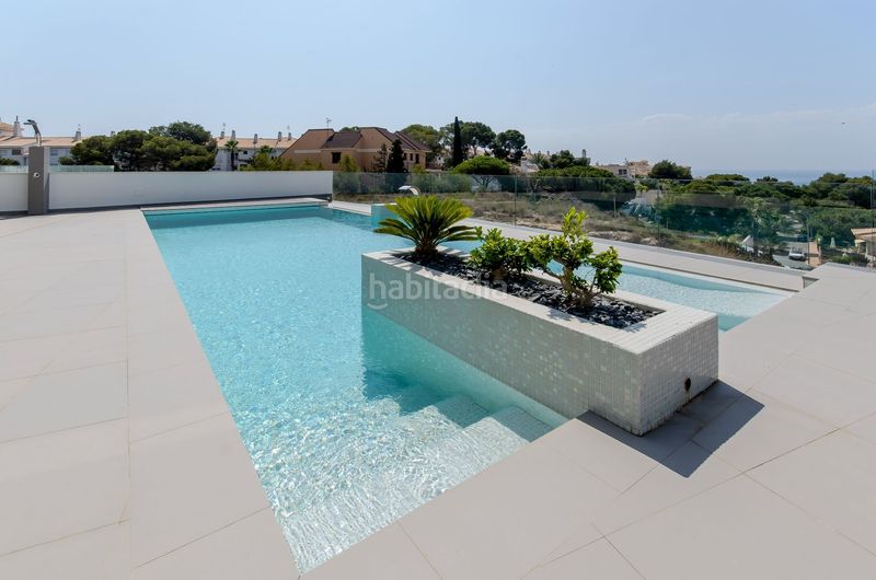 Foto 7bdd9409-481d-476a-8113-fb968d53f4cf. Xalet amb calefacció piscina a Campoamor Orihuela