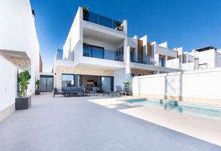 Xalet a San Pedro del Pinatar. Altos iii exclusivas villas de obra nueva con piscina privada en