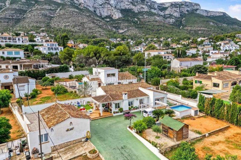 Foto b6303e0b-1b6e-41e6-86fa-b8f2d5d99e5d. Casa amb piscina a El Montgó Dénia