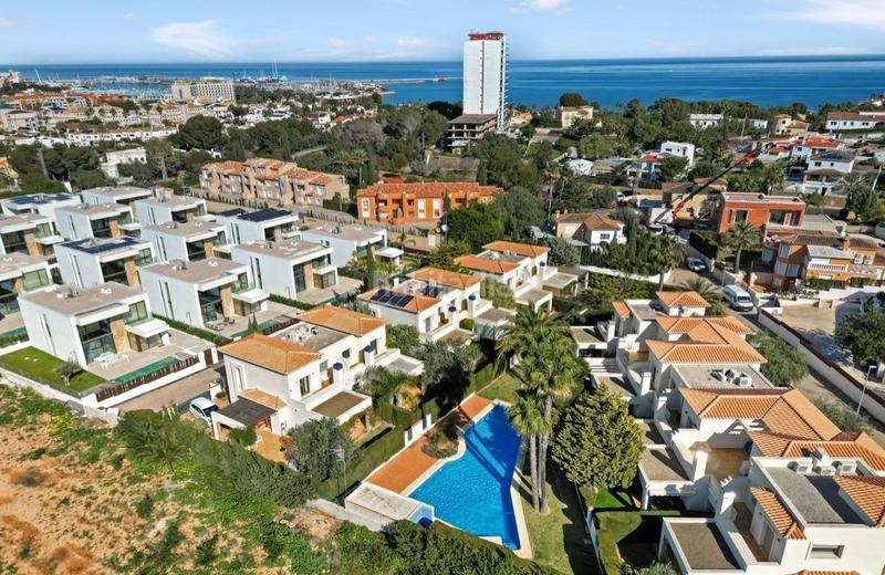 Foto d8b3d668-f1de-4326-bceb-467ffb4768d7. Casa a schiera con riscaldamento piscina in El Montgó Dénia