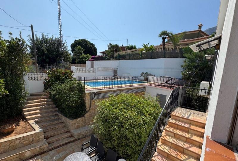 Foto 5d9ad2f5-bc6e-4ed5-baae-6944d5fbea91. Casa amb piscina a El Montgó Dénia