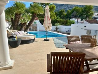 Casa en El Montg. Villa soleada totalmente reformada