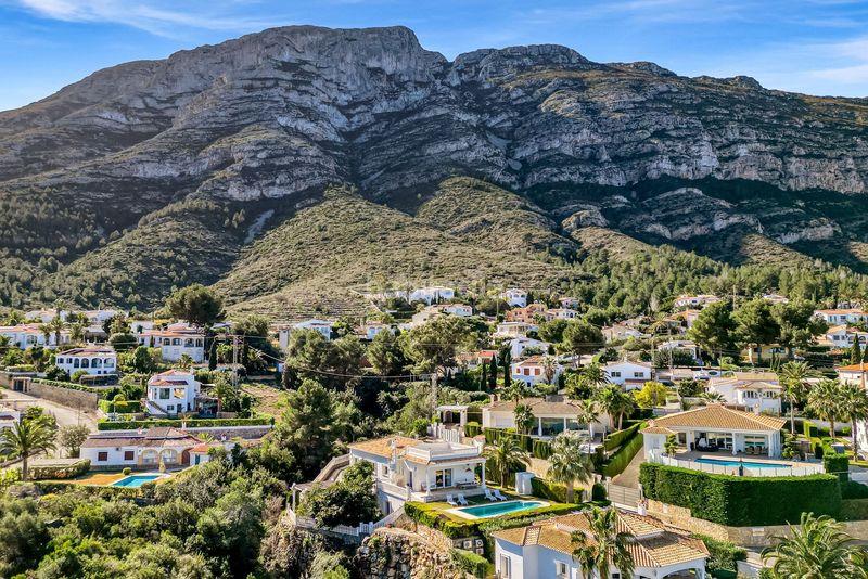 Foto a8b8da8e-55f8-41f2-8066-84a77b21ef00. Casa amb calefacció piscina a El Montgó Dénia